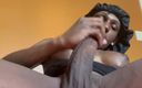 Mocha doll: Ebony Tranny pohladil její bbc dívku čůráka