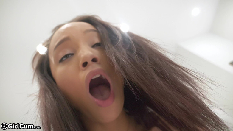 GIRLCUM: Bedroom Surprise - 6 Orgasms