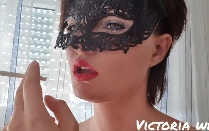 Victoria wet: Smoking fetish.