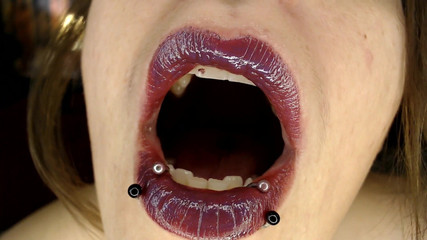 Abby Anna: Night Light Purple Pulchne usta