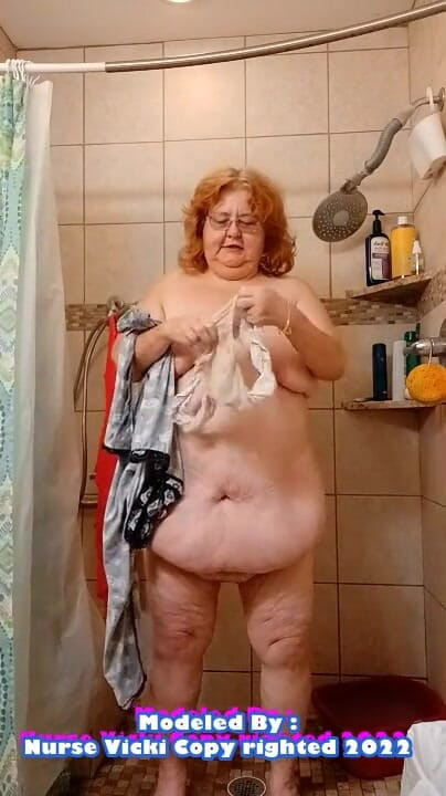 BBW nurse Vicki adventures with friends: Pee show off