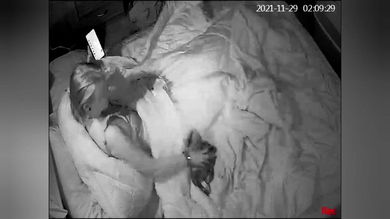 KittieNoOne: Cam bắt gặp vợ làm tình và thủ dâm