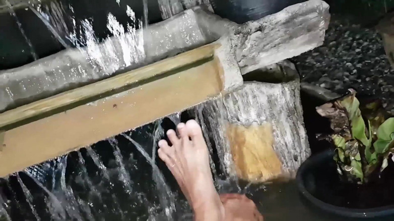 6-movies: Taquinage de pieds en plein air avec une jeune fille