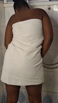Washing the Pussy After Pissing