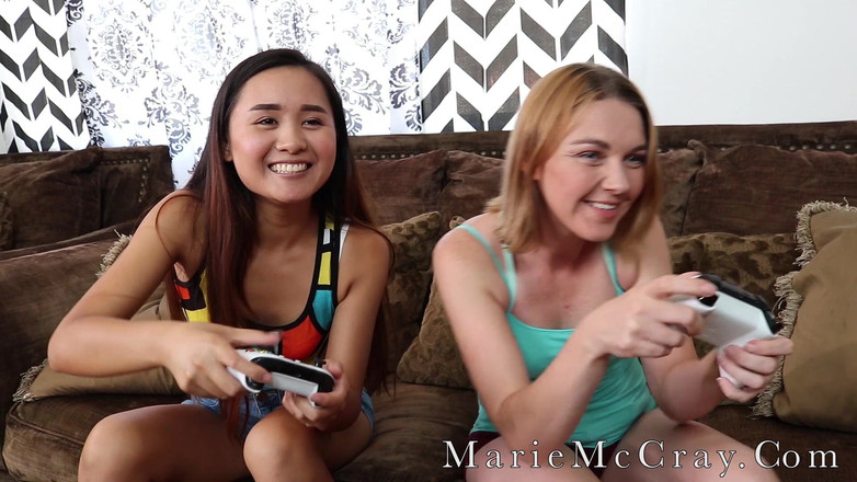 Marie McCray: レズビアンゲーマー - エル・ヴォネヴァ &amp; マリー・マクレイ