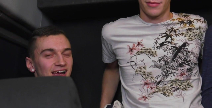 Crunch French bareback porn: 2731 Sex în grup cu băiat francez în autobuzul de pe drumul...