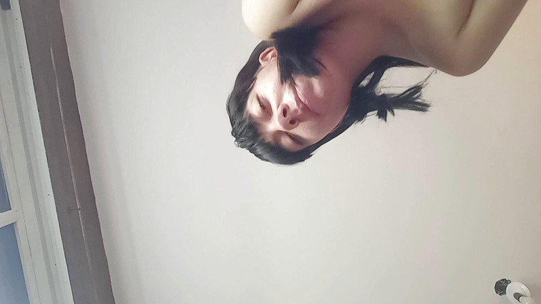 ViviBush: 毛深い十代の巨人は彼女のポップコーンであなたを見つけます