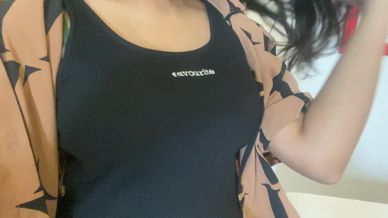 Indian beautiful girl: 5秒前，我的阴户里有一根鸡巴