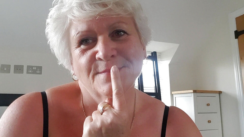 Uk Joolz: Fetysz rąk/ust