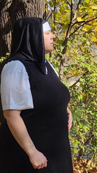 Măiță însărcinată care fumează