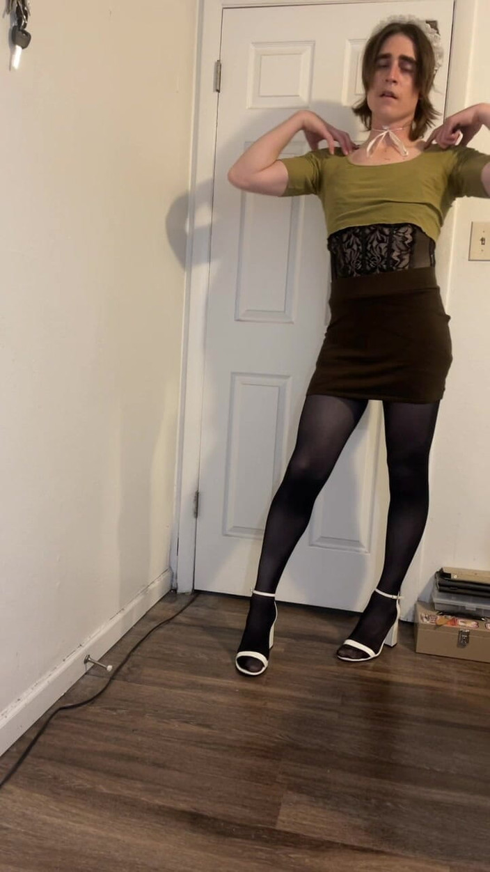 Jen Six: Sissy Jenp5088 škádlení v různých pasech