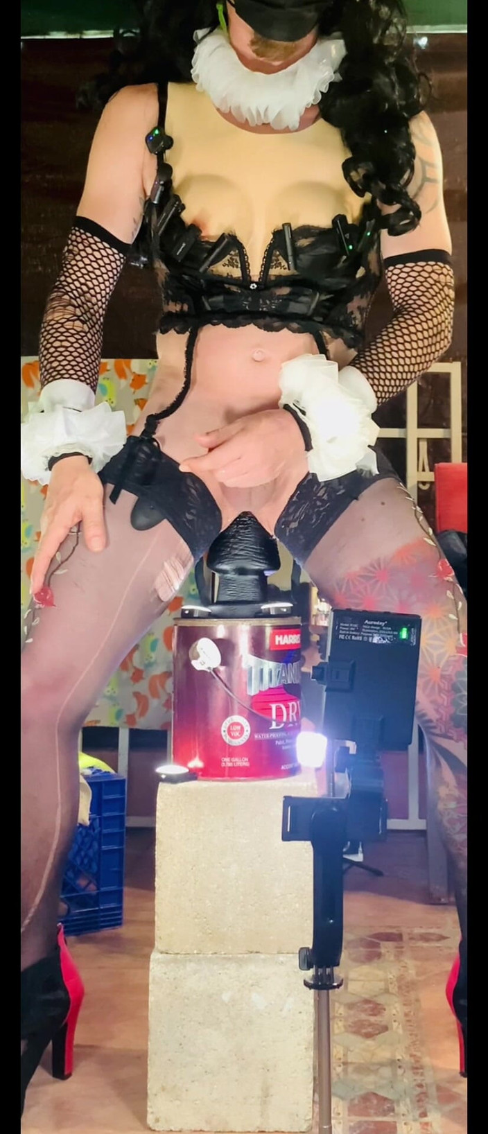 Benito414: 흑인 딜도를 타고 있는 펨돔 섹시 란제리