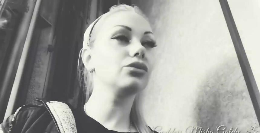 Goddess Misha Goldy: Baculaté rty, Krásné modré oči, Pohled do duše, Vdechujte a...