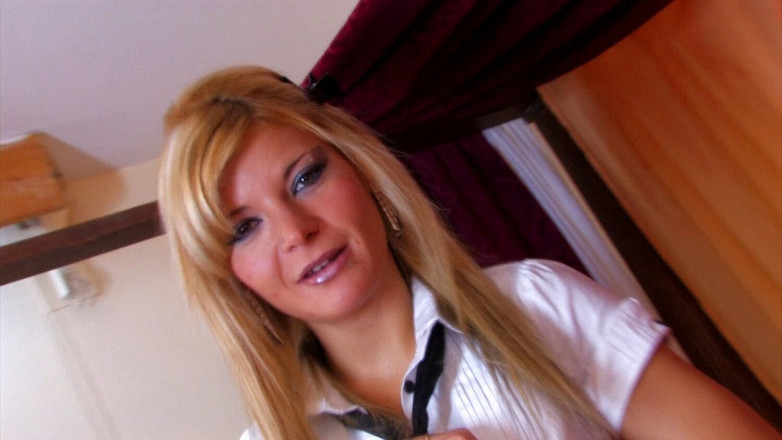 My Porn King: 在她的第一个视频中看到法国素人shana精神