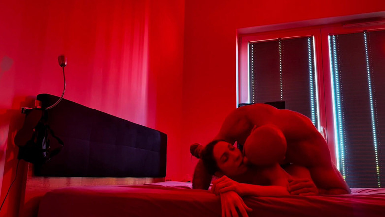 SalomeMassimo: Zábava v ložnici. Smyslný sex pod červenými světly