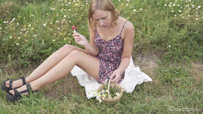 Karups Solo: Naked in Nature