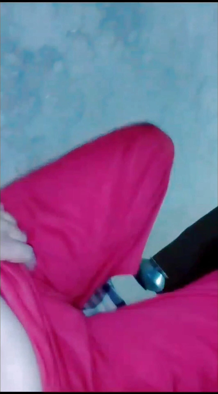 TricolorMusic3: Josh kom långsamt till sina kläder efter efter att ha...