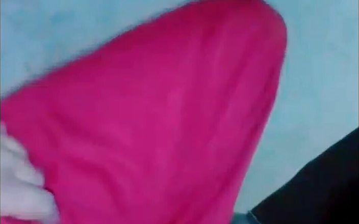 TricolorMusic3: Джош повільно прийшов до його одягу після перегляду сексуальних відео з коледжу