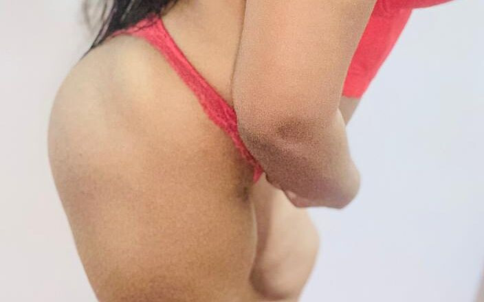 Dollygril69: Frist time, meinen dicken arsch fingern