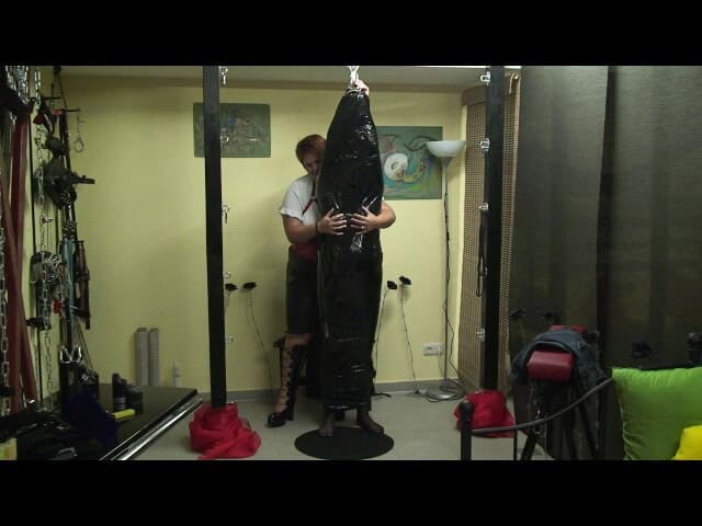 Anna Devot: 捆绑SM - 在黑色的箔...