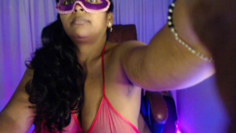 HotGirl21: 性感的怀孕女孩比基尼表演。