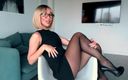 Wiss Kris: MILF in High Heels and Pantyhose Got Horny and Squirted