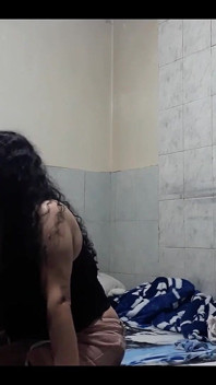 Mama prietenei mele îmi face sex oral după petrecerea ei de ziua ei