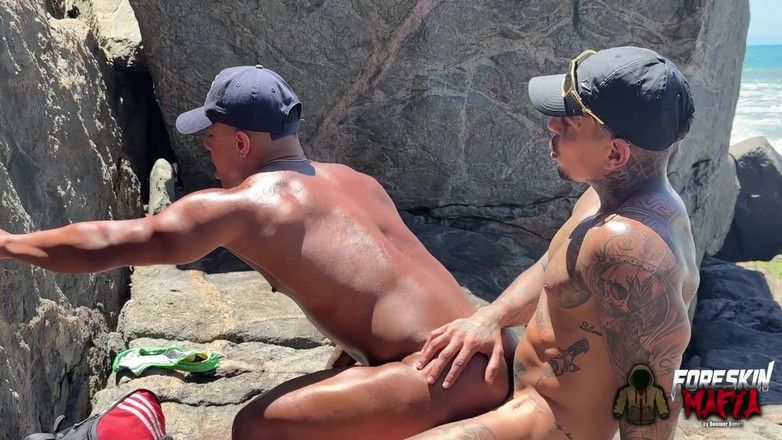 ForeSkinMafia By Boomer Banks: Foreskinmafia: Hayden Gotti Fode Jhon Prado Em Público Gay, Praia...