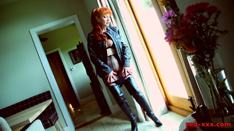 RedXXX: Dijlaarzen en panty's