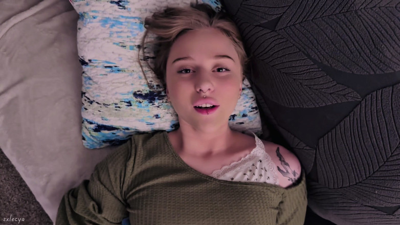 Zxlecya: The Secret of Kissing From a Step Sister