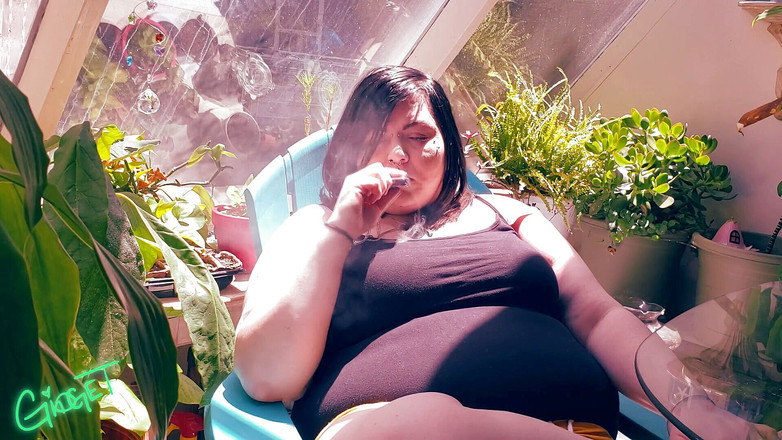 Gidget X: Lento y sexy humo y semen al sol