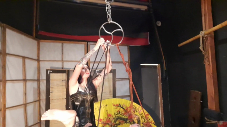 Dominatrix Nika: Rope Suspension