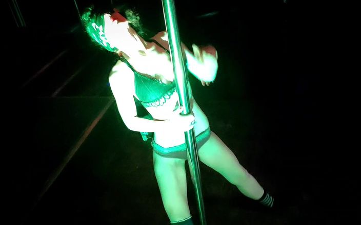 Mina Drakula BDSM: Exclusive on FapHouse: Pole Dance for the first on FAP