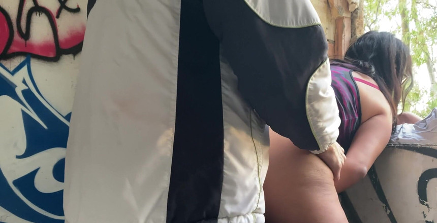 Mayay Thor X: Ngentot gaya doggy di luar ruangan sama pacarku