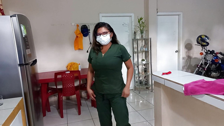 Martin13: ある患者が私を彼の家に誘ってソーダを楽しんだので、私は彼に私のお尻を見せて彼を興奮させました