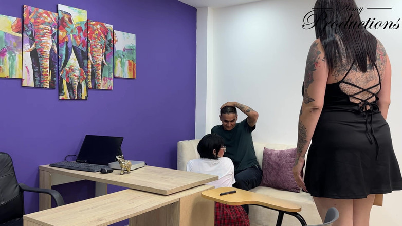 Army Productions: La Directora Pilla a Sus Alumnos Y Se Une a...