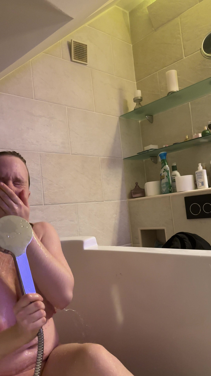 SweetLucy96: 큰 가슴과 단단한 유두