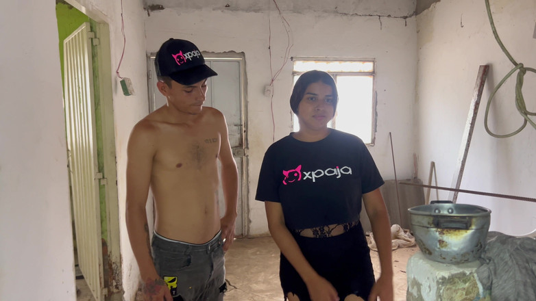 Hilary palvin: Drobná latina platí cizinci dluh příležitostným a orálním sexem