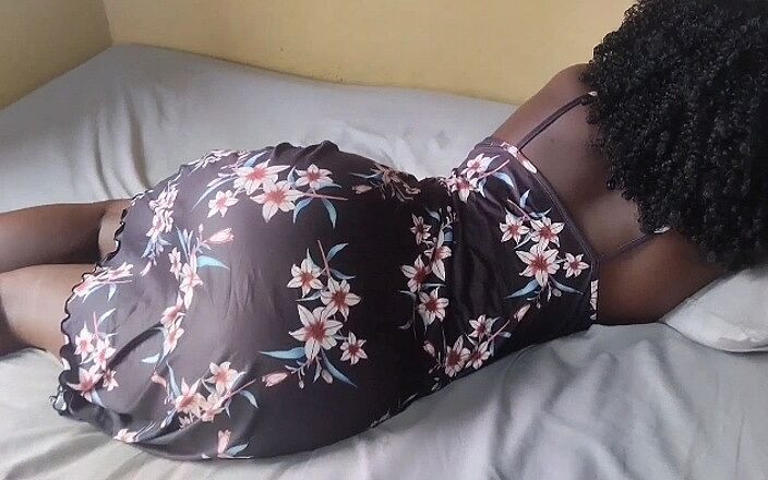Delicious Ass: La sexy MILF africana prova l'anale per la prima volta...
