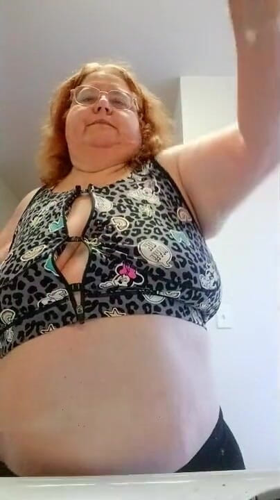 BBW nurse Vicki adventures with friends: 땀에 젖은 청소 소녀 비 미시 간호사 비키