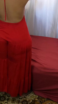 Matrigna bloccata sotto il letto