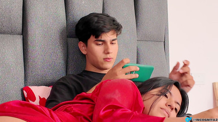 Solo_incognita: Invito il mio fratellastro a giocare e lei finisce per...