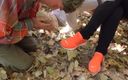 Foot Girls: Uctívání bot a čichání páchnoucích nohou - plná verze
