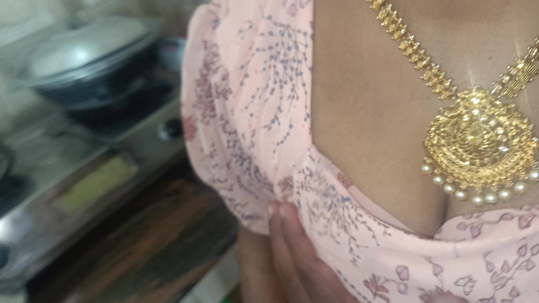 Laxi ammu: Ev hanımı mutfak ateşli romantizm