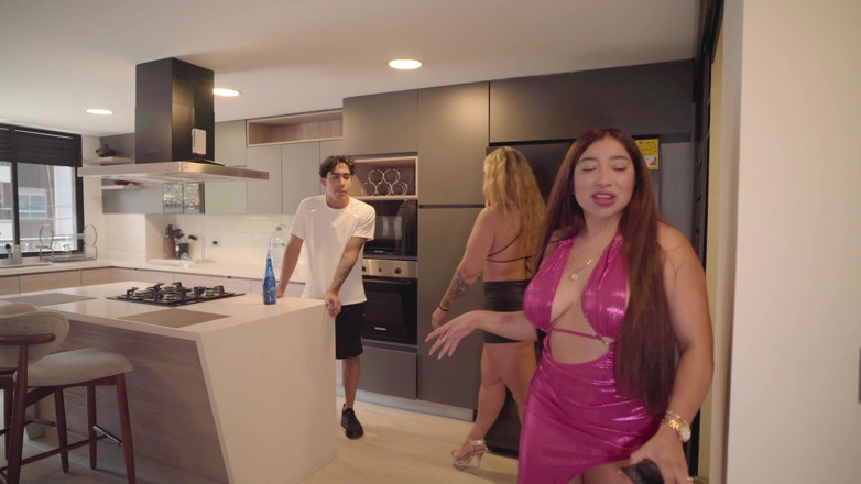 Cata Sanchez: La mia figliastra sa che scopo il suo grosso cazzo...