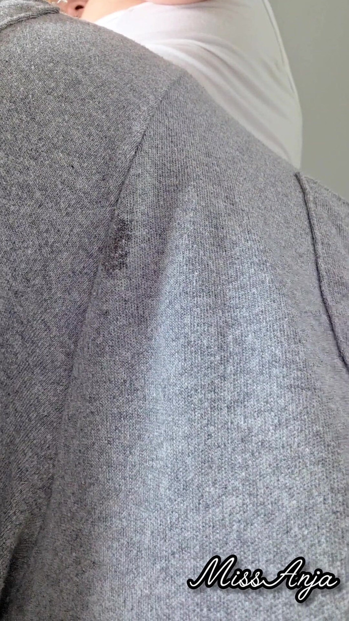 MissAnja_FH: Verschwitzte laute in meiner grauen trainingshose