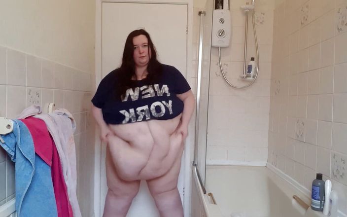 SSBBW Lady Brads: BBW SSBBW shows off fat belly with jiggles and shakes
