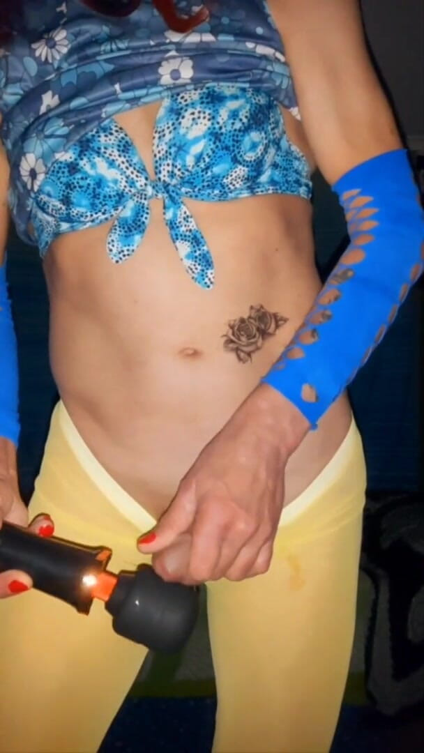 Lizzaali: Using my big wand vibrator to get hard and dribble...