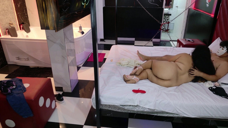 Jsexycouple17: İki Meksikalı adam ve latin orta yaşlı seksi kadınla üçlü seks...