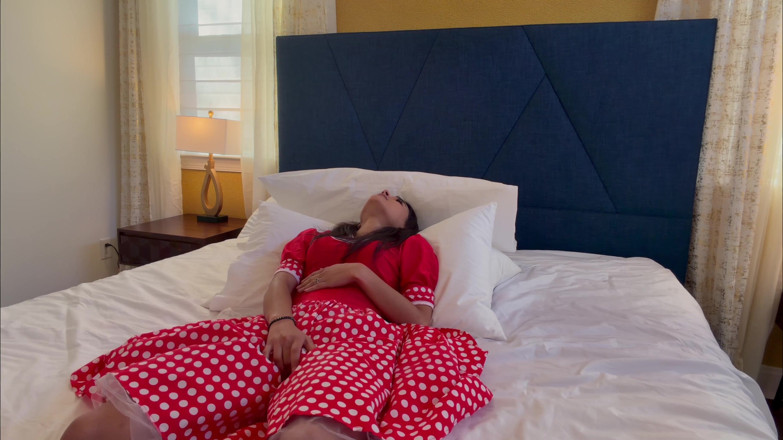 Kink in Time: Zara's Sultry '50s Self-pleasure Fantasy 4K POV Private Bliss Awaits!